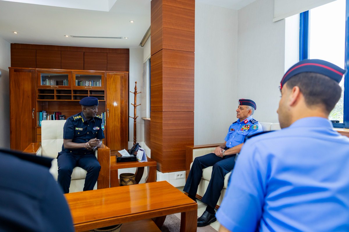 rbarwanda's tweet photo. Umuyobozi Mukuru wa Polisi y'u Rwanda, CG Felix Namuhoranye, yakiriye Umuyobozi w'Urwego rushinzwe Umutekano Rusange muri Jordanie, Maj. Gen Obeidallah Abedrabbuh Maaitah, mu nama y'ubufatanye hagati y'inzego zombi.

Ibiganiro byabo byibanze ku kurushaho gushimangira ubufatanye mu bikorwa bya polisi n'umutekano rusange, bikarushaho kubaka umusingi ukomeye wo guteza imbere ubufatanye n'imikoranire hagati y'inzego zombi za Polisi. #RBAAmakuru
