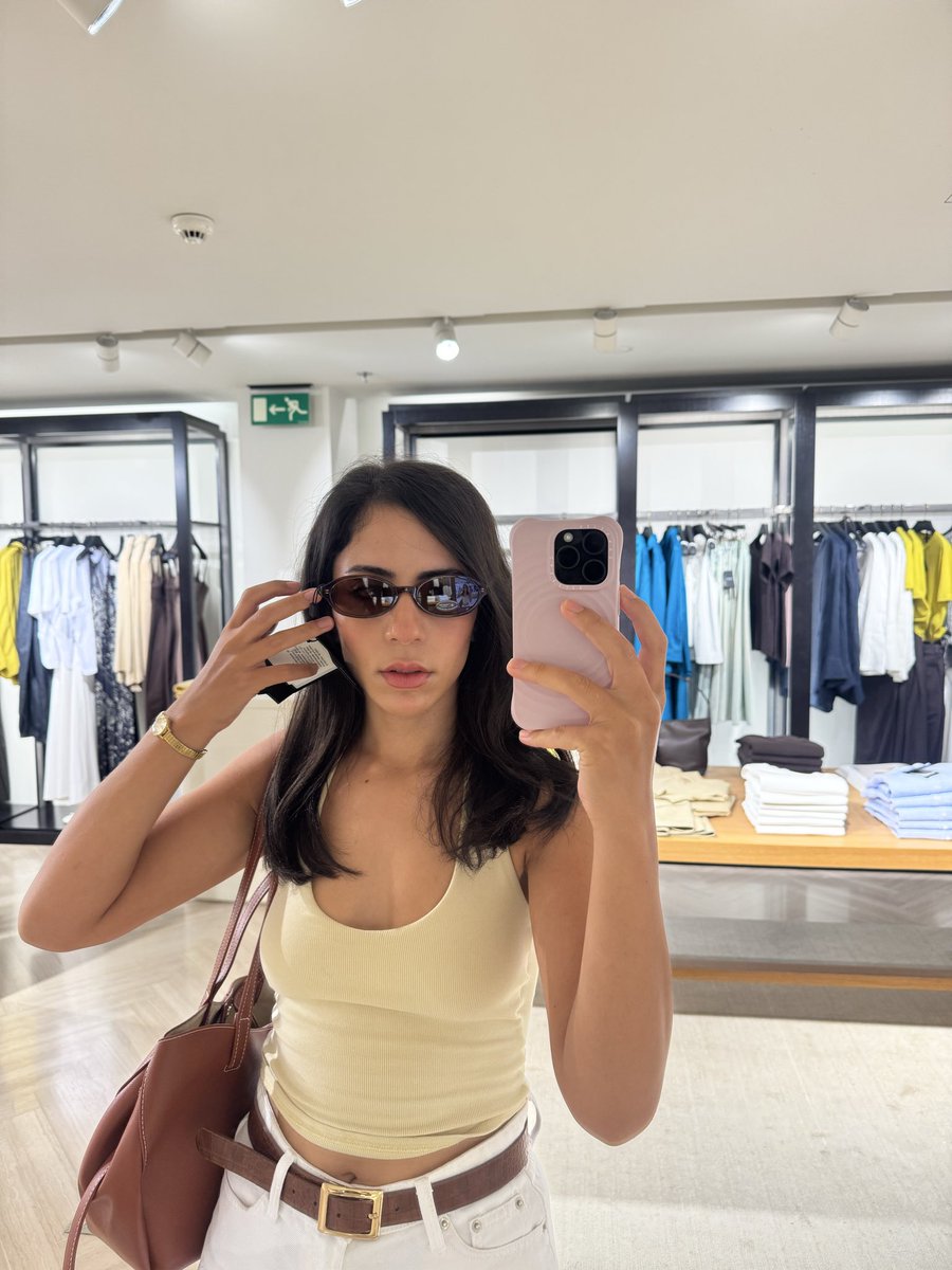 basmiiix's tweet photo. Small boobs nice girl https://t.co/C747AqGNcx