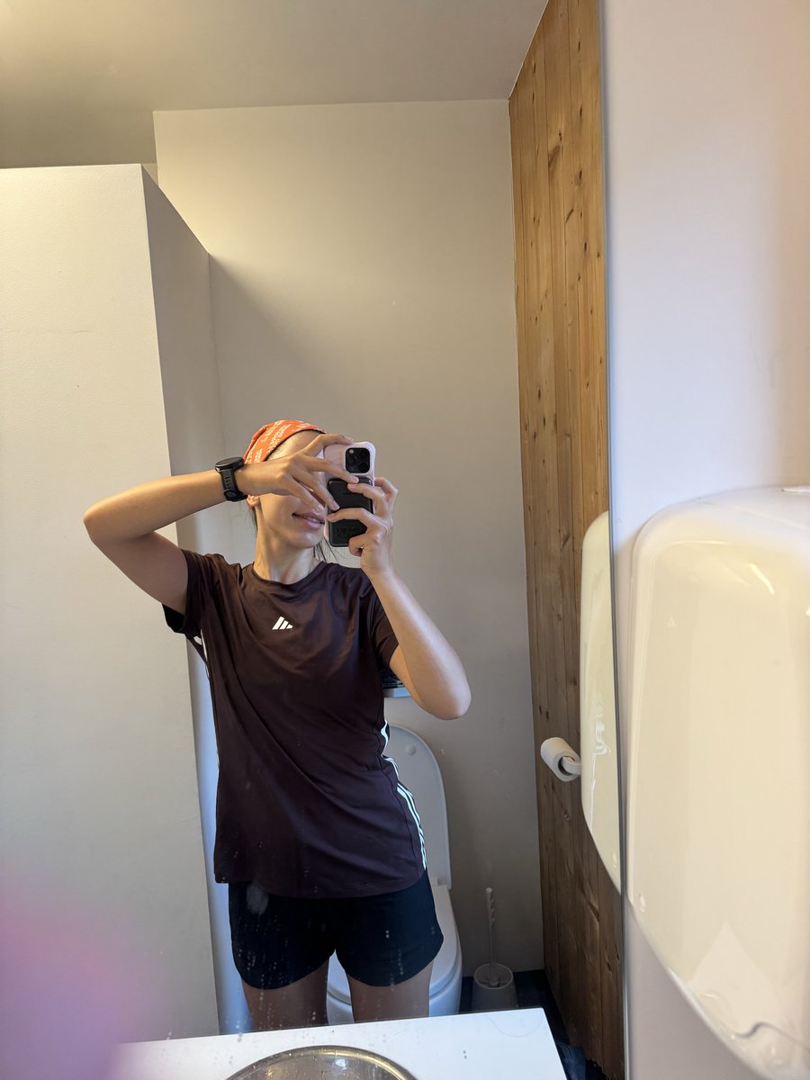 basmiiix's tweet photo. Small boobs nice girl https://t.co/C747AqGNcx