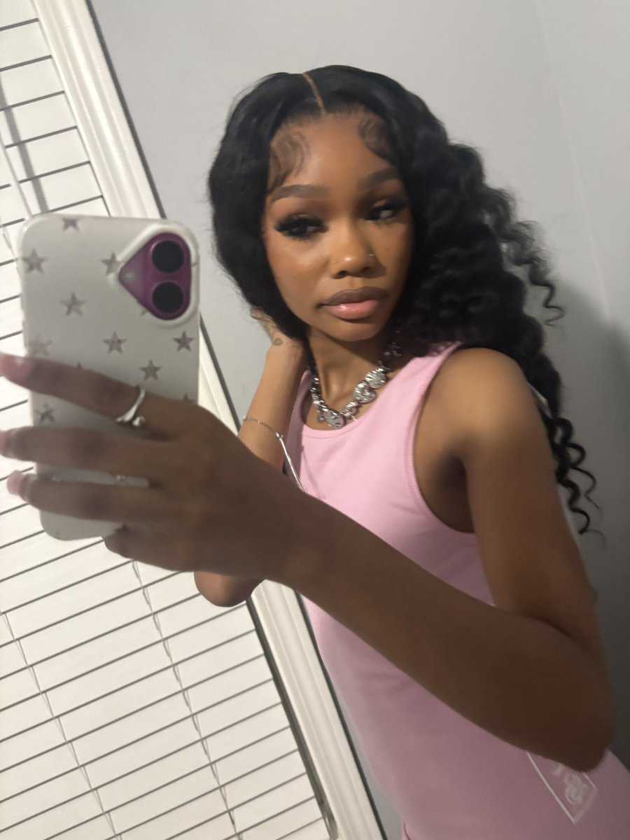 Ariedolll's tweet photo. queennn https://t.co/cIrdCsToOB
