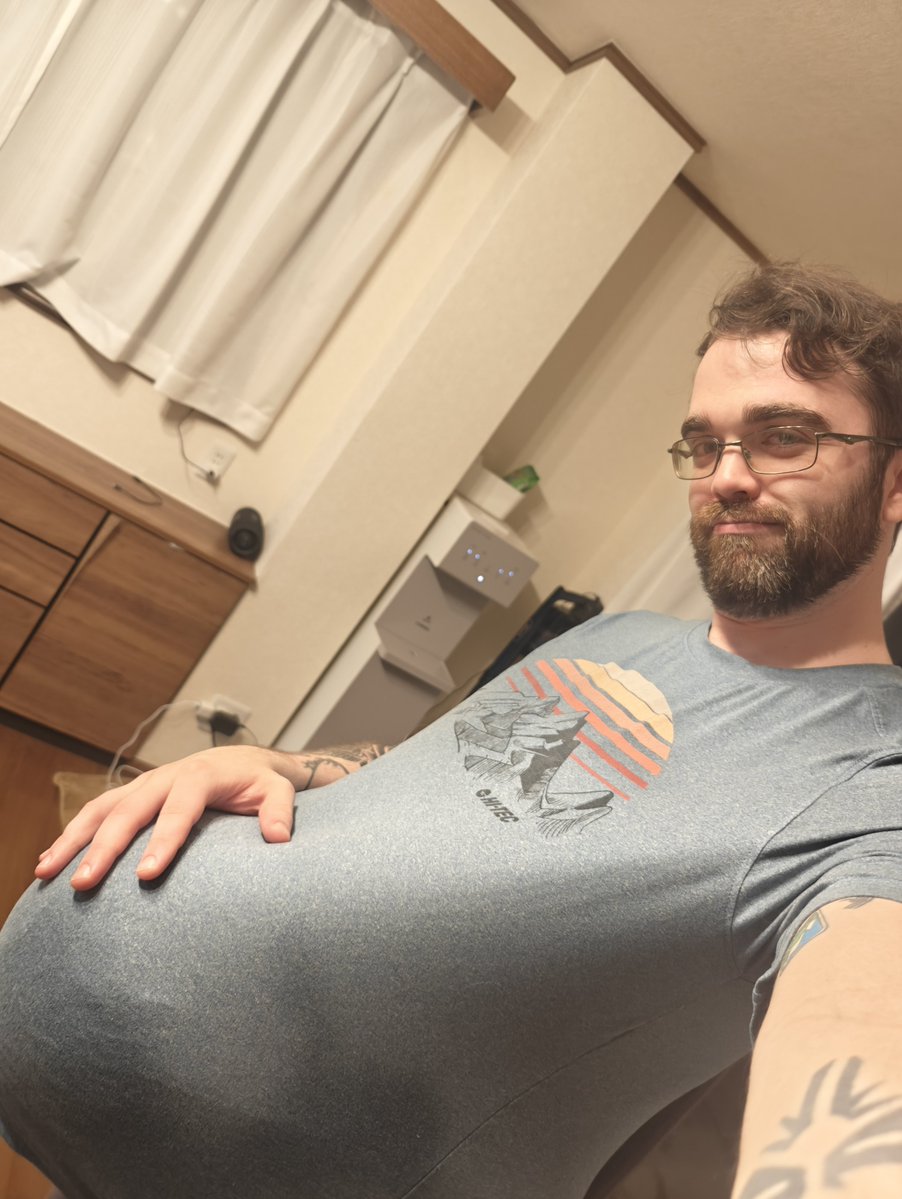 EvanA7_'s tweet photo. Wife strapped me to a 7.5kg watermelon so I could see how it feels 😂

I'm a happy mama 🧡 https://t.co/ohuiJIZIfB