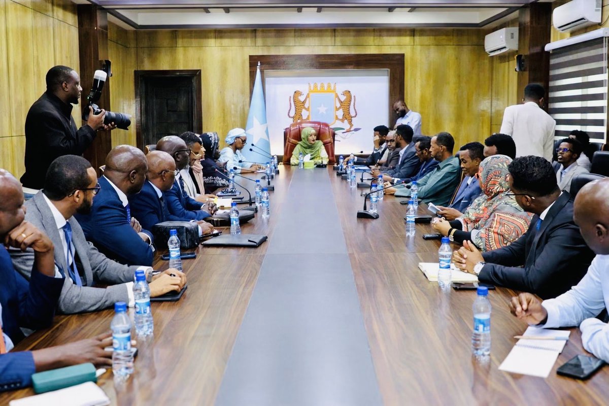 AmbGamal's tweet photo. Pleased to welcome the @EALA_Parliament Committee on Communication, Trade and Investment to Mogadishu this week. We benefited greatly from their experience on EAC integration and trade facilitation as we launched Somalia’s first National Trade Facilitation Committee (NTFC), together with the @SomaliPM and @MOFASomalia.

The NTFC will help make trading easier, deepen Somalia’s integration into the region, and open more opportunities for Somali businesses. My thanks to the @WorldBank’s DRIVE Project for their continued support and partnership.