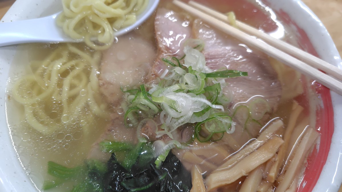 keymonkeybear's tweet photo. 今日のお昼ごはんは、めちゃくちゃ忙しくなかなか行けないでいた喜多方ラーメン達磨。やはり僕はどちらかといえば塩が好き。大盛りとＡセットの餃子1200円大盛り160円＋半ライス100円。久し振りに食べたけど美味しかったあ。＃喜多方ラーメン達磨 https://t.co/ZOx7hx0LOE