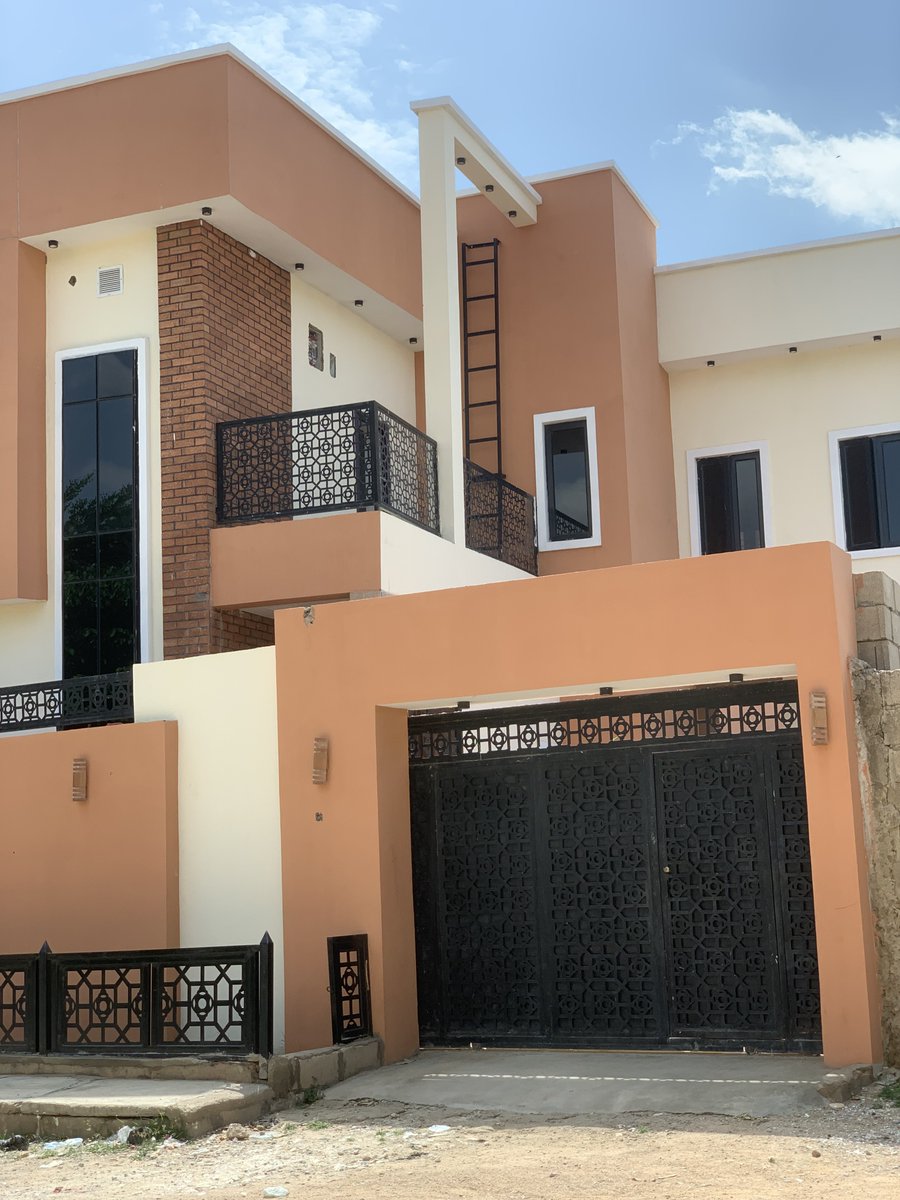 injazinvestment's tweet photo. FOR SALE | Premium Family Home in Kano

📍 Tudun Fulani, Behind MDR Filling Station

4 bedrooms, 5 bathrooms, 2 living rooms + mini lounge, kitchen, borehole, parking for 3 cars

Price: ₦180M

📞 +234 904 048 6169 | +234 903 970 9610

#KanoRealEstate #PropertyForSale #INJAZltd https://t.co/fREaIzExmT