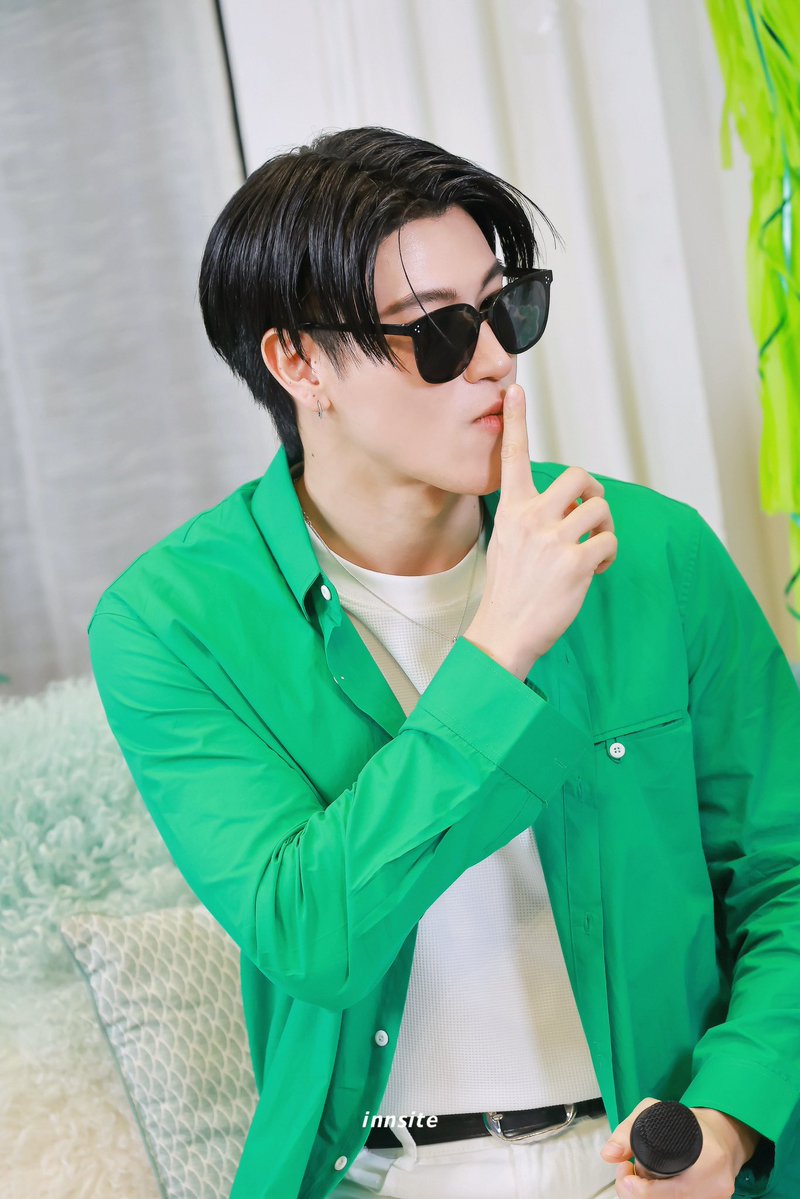 innsite97's tweet photo. กดสั่งไลน์แมน แล้วจะเจอคนหล่อ ๆ แบบนี้หรือเปล่า? 

LINE MAN LIVE x INN ONGSA
#innjkrsn
#LINEMANถูกสุดทุกวันxอินองศา https://t.co/W98J2z5VgQ