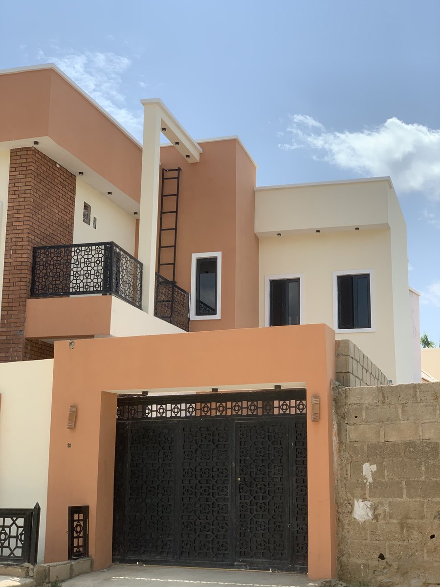 injazinvestment's tweet photo. FOR SALE | Premium Family Home in Kano

📍 Tudun Fulani, Behind MDR Filling Station

4 bedrooms, 5 bathrooms, 2 living rooms + mini lounge, kitchen, borehole, parking for 3 cars

Price: ₦180M

📞 +234 904 048 6169 | +234 903 970 9610

#KanoRealEstate #PropertyForSale #INJAZltd https://t.co/fREaIzExmT