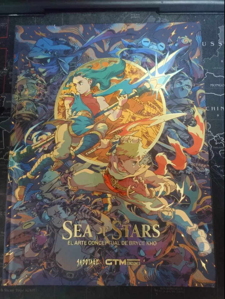 Kyo_Aero's tweet photo. ¡ADIVINAD A QUIÉN LE HA LLEGADO EL LIBRO DE ARTE DE SEA OF STARS! :D https://t.co/L9VLj7dhKL