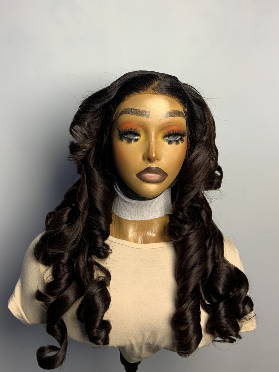 petite__kara's tweet photo. Sdd wavy unit
5by5 closure 
Dark root brown 
250 grams
Cc: @karahairs__ https://t.co/cBUJtcomsQ