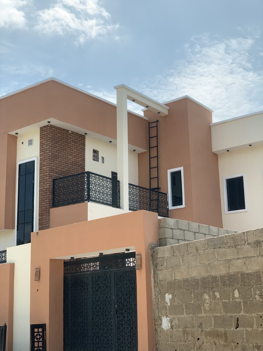 injazinvestment's tweet photo. FOR SALE | Premium Family Home in Kano

📍 Tudun Fulani, Behind MDR Filling Station

4 bedrooms, 5 bathrooms, 2 living rooms + mini lounge, kitchen, borehole, parking for 3 cars

Price: ₦180M

📞 +234 904 048 6169 | +234 903 970 9610

#KanoRealEstate #PropertyForSale #INJAZltd https://t.co/fREaIzExmT