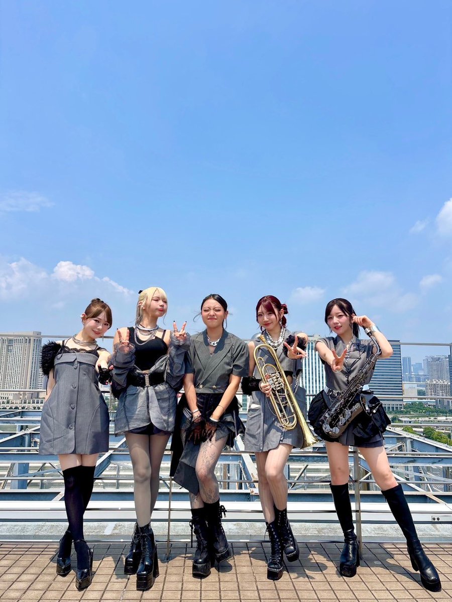 Gunmanopaparin's tweet photo. #TIF2026 で #シーオン が気になった方へ…ﾒﾝﾊﾞｰ紹介🎶
写真の左から…
ﾋﾟｱﾉ🎹杏実ﾁｬﾝ💛
ﾂｲﾝﾎﾞｰｶﾙ🎤金髪の栞音ｻﾝ💜
ﾂｲﾝﾎﾞｰｶﾙ🎤最年少の愛佳ﾁｬﾝ♥️
ﾕｰﾌｫﾆｱﾑ&amp;ﾊﾞｽﾄﾗﾝﾍﾟｯﾄ&amp;ﾊﾞﾌﾞﾙﾄﾛﾝﾎﾞｰﾝ🎺聖奈ｻﾝ🩷
ｱﾙﾄｻｯｸｽ🎷佳子ﾁｬﾝ💚
ALTも‼️ https://t.co/SuY5umUJLi