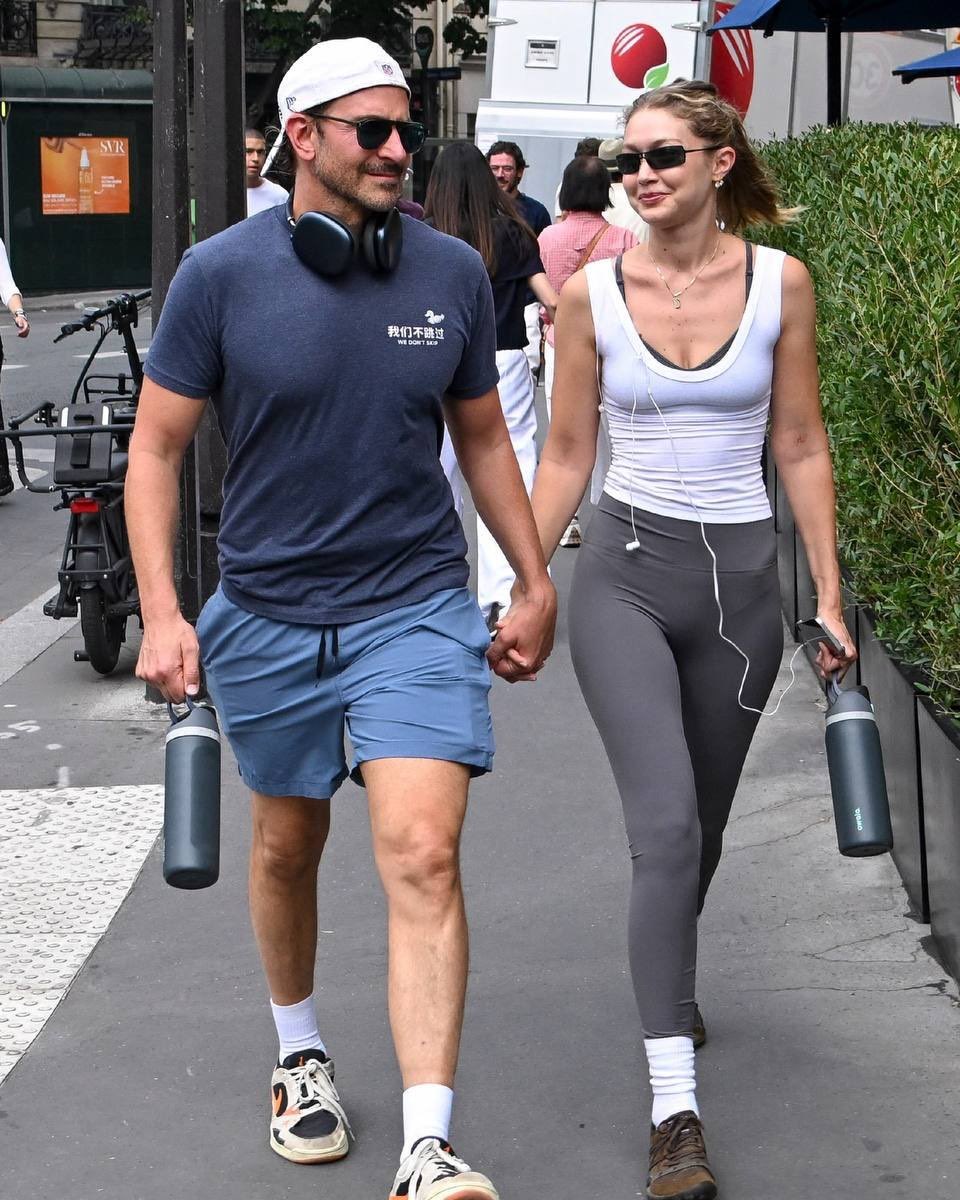 gossipmagazinn's tweet photo. Hollywood yıldızlarının “çirkin erkek sevdası” gündeminin ardından Gigi Hadid, taş gibi sevgilisi Bradley Cooper ile görüntülendi. https://t.co/yqQYSRIONf
