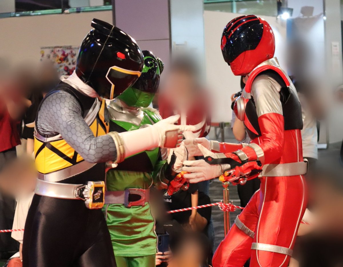 BELLE_TIGER_'s tweet photo. この後、しっかりシシレッドが守ってくれました😊😊

 #スーパーヒーロー夏祭り
 #スーパーヒーロー夏祭り2026 https://t.co/qEU3PIAiSE