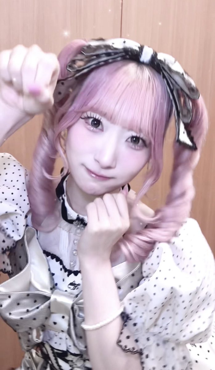 saitou_kiara's tweet photo. 気づいてないのかにゃ？🥺💕初TikTok~https://t.co/sVFpMSZmEB💕 https://t.co/KJjqCjHZF7