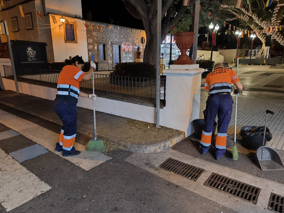LimpiezaLPGC's tweet photo. Tareas  de limpieza y mantenimiento en  el casco urbano de San Lorenzo, con  objeto de mantener las mejores condiciones en materia de limpieza  durante la celebración de las Fiestas Patronales. https://t.co/LclNE1YNIA