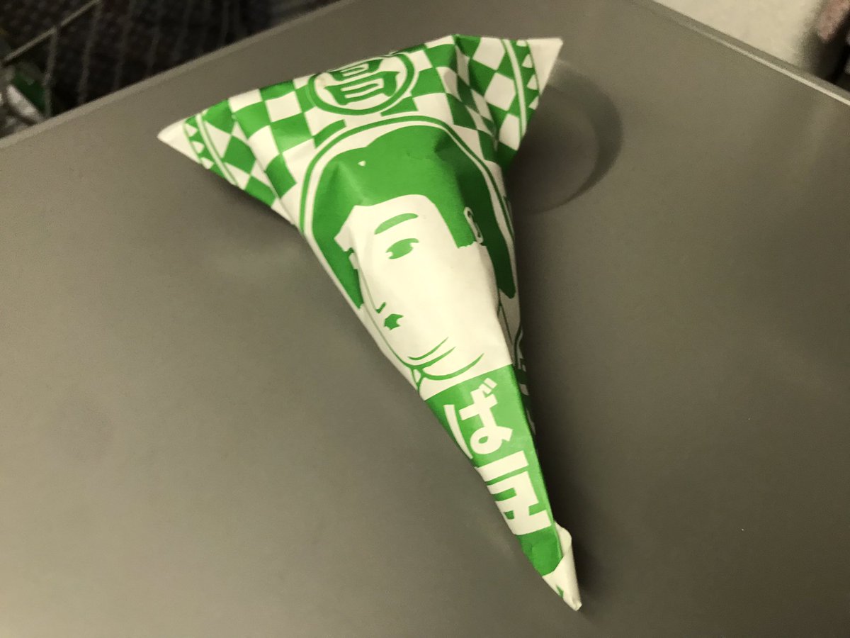 voiroburaritabi's tweet photo. 奈良井の宿にあったこのお菓子、そばの香りがしっかりしててだいぶおいしかったです。そばこ豆というお菓子で、福岡県朝倉市のハトマメ屋というところが作っているみたい。なぜこれが奈良井の宿にあったのか…今更ながら宿の人に聞いてみたくなりました。 https://t.co/NkZVMzDQFD
