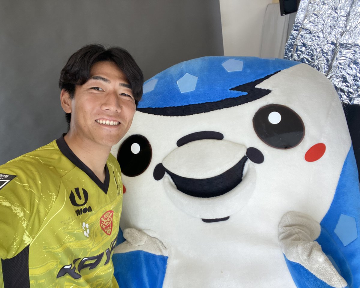 jinbe_nho's tweet photo. じどりーにょ📸🦈

いちにちおしごと､おべんきょ､おつかれさまだにょ😌🍵

きょうはゆうましゃん､いほしゃん､はやとしゃん､こーたろしゃんの4にんだにょ〜🤗🩵

みなしゃんすてきなにこにこえがおだにょ🥰❣️

 #FC琉球 #ジンベーニョ https://t.co/VKHpc0ApeW