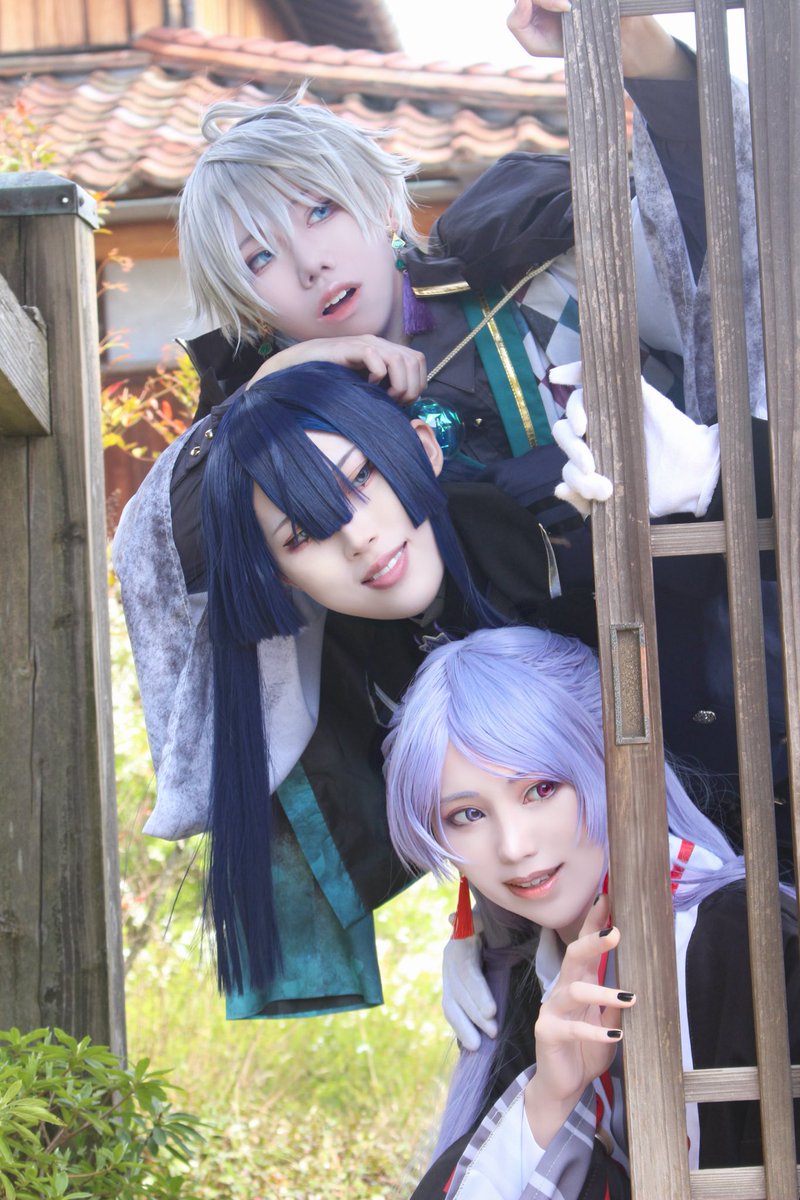 ririyu_s's tweet photo. *cos 🌈🕒 🔺 | #弦装画 
───── 

｢あっ！来たよ、見て！｣

             ｢えっ、どこ？！どこ？？？！｣

                                           ───────
photo. 八七さん @15egZero https://t.co/fhrHJMcGWn