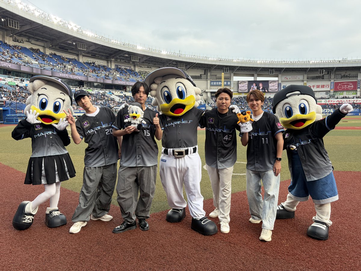 chibalotte_mar's tweet photo. マーです、 今日はSHE’Sのみなさんが横山投手の登場曲、追い風を披露してくれたよ！ 感動したなぁ〜！ @SHE_S_official_   #chibalotte #BSW #mar_kun #rine_chan #zu_chan https://t.co/zNl6MiJPEX