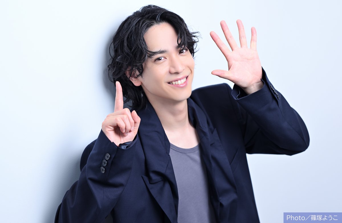 le_gekkan's tweet photo. ▶8/15号インタビュー◀
デビュー15周年を記念したアニバーサリーイベント『黒羽麻璃央Presents MARI FES 2026-15th Anniversary-』を開催する黒羽麻璃央さんにイベントのテーマや意気込みなどをお話しいただきました。
#マリフェス2026 #まりおのマリフェス
@m_kuroba @MARIFES_15th https://t.co/Xf99oAW6U0
