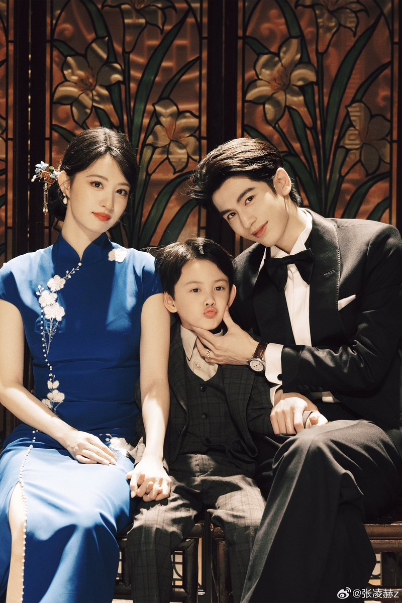 overdotwt's tweet photo. 📸 260804 • Zhang Linghe Weibo update.

Yi family photo 👌

#ZhangLinghe #Overdo #这一秒过火 https://t.co/HW7jTJzIwJ