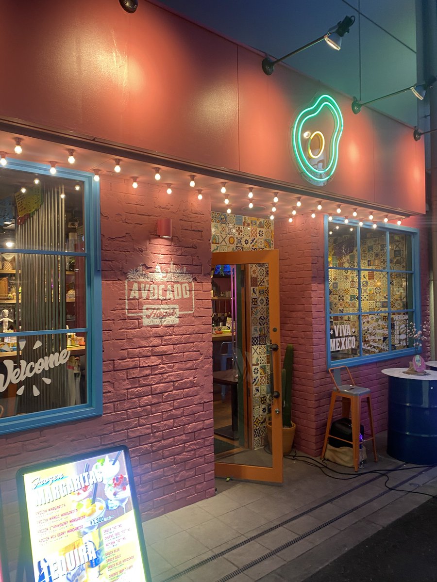 PQRQQ00's tweet photo. 🌻〖AVOCADO HOUSE/なんば 〗
アボカドがメインのメキシカン料理店
外観も内観もとっても可愛い🥑🫧

#なんばグルメ #ミナミグルメ #心斎橋 https://t.co/6U89iKx9TU