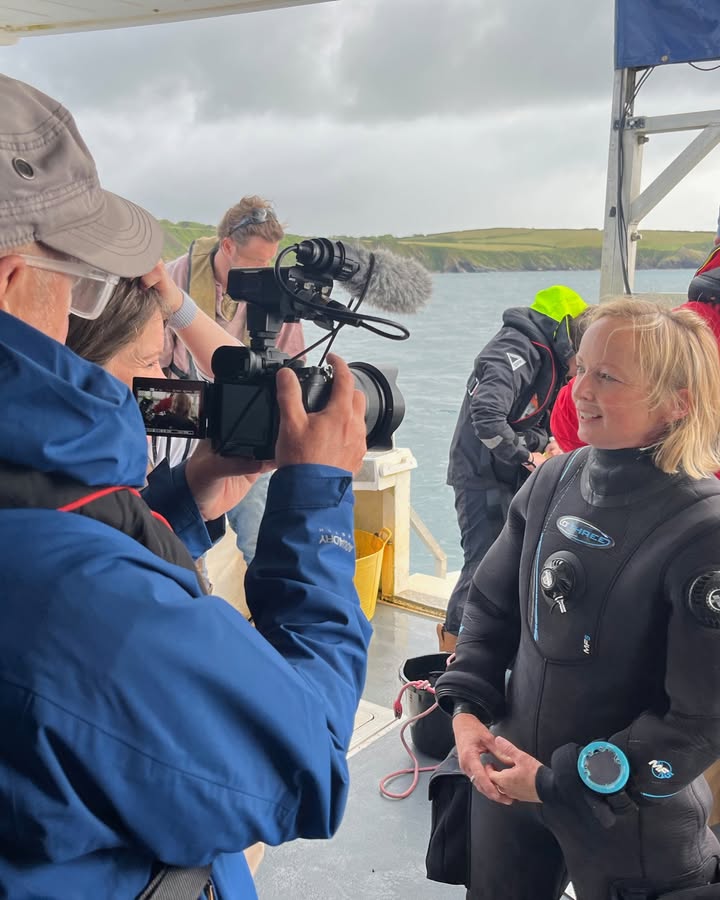 NaturalEngland's tweet photo. Something remarkable has been found off the coast of Cornwall… 🌿🌊

Our dive team has discovered a seaweed species that is completely new to science.

Read more and watch the @BBCNews story: https://t.co/tD5hc05RjP https://t.co/fv8iVx3d7M