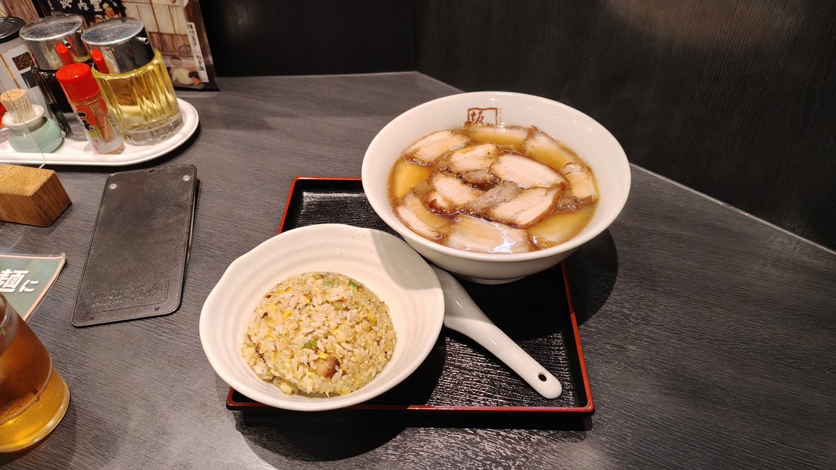gasp34's tweet photo. 叉焼ラーメンと炒飯 https://t.co/uEPiXjUW2y