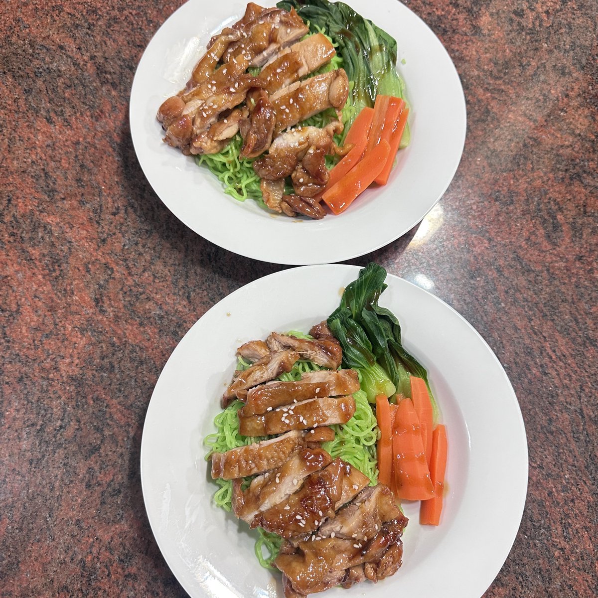 gegi2560's tweet photo. วันนี้ทำหมี่หยกไก่เทริยากิง่ายๆกันค่ะ 🤤 อร่อย
ลวกเส้นลวกผัก ไม่ถึง 10 นาที ไก่ก็ย่าง 10 นาที ได้กินล่ะ 1 เมนูให้คุณแฟน 🍗🥬

ใครไม่อยากทำเอง สั่งไลน์แมนได้เยยย 👇🏻🔗https://t.co/Rdui167Zp5 https://t.co/xkIuzKhVDP