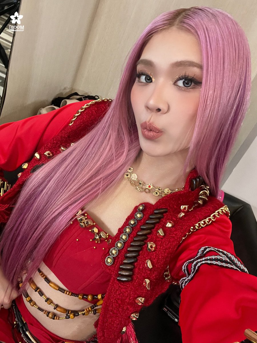 jhoceyweverse's tweet photo. [08.04.26] @bini_ph: 𝐰𝐞𝐯𝐞𝐫𝐬𝐞 𝐮𝐩𝐝𝐚𝐭𝐞
 
“BINI Signals World Tour 2026 in Manila Selfie Series for Blooms 🌸”

@BINI_ph | #BINI | #BINI_Jhoanna | #BINI_Stacey https://t.co/Qxgj3AtNYz