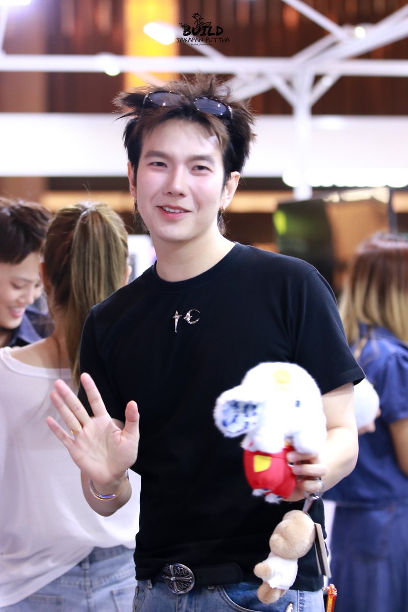 Build_FamilyFC's tweet photo. เย็นนี้ได้อะไรทานกันน้าาา ~วันนี้เป็นยังไงกันบ้างง เหนื่อยกับงานกันมั๊ยยย มาหาของกินเติมพลังกันโหน่ยยยยย 🫶🏻✨⭐️🤪💙

#BuildJakapan @JakeB4rever 
#Beyourluve https://t.co/aGcdQbPNhv