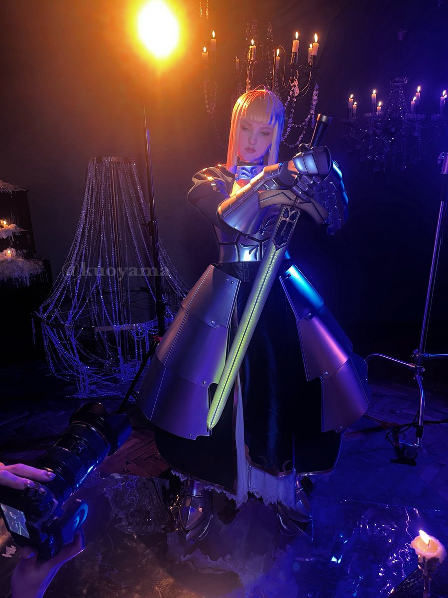 Anna_Kuoyama's tweet photo. Happy 11th #FGO anniversary✨💫
Some backstages from my recent photoset ~ look at this magic!!
#fatecosplay #sabercosplay https://t.co/Dzg71WLGjv