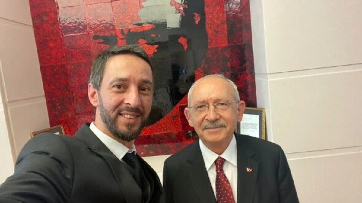 serkanok54's tweet photo. Özçınar, il başkanlığı için yeşil ışık yaktı 

Cumhuriyet Halk Partisi (CHP) Sakarya örgütünde, Parti Meclisi Üyesi Ecevit Keleş, İl Başkanı Oğuz Can Curoğlu, 16 ilçe başkanı ile kadın ve gençlik kolları yönetimlerinin partiden ayrılmasının ardından yeni görevlendirme süreci başladı. İl Başkanlığı için son genel seçimlerde CHP Sakarya Milletvekili Adayı olan Özer Özçınar'ın ismi kulislerde konuşulmaya başlandı. Konuya ilişkin Özçınar ile görüştüm. Özçınar, "Şu anda böyle bir şey yok." dedi. "Genel Merkez tarafından teklif gelirse kabul eder misiniz?" soruma ise Özçınar, "O günkü şarta göre değişebilir." yanıtını verdi. @CHPSakarya54 @herkesicinCHP