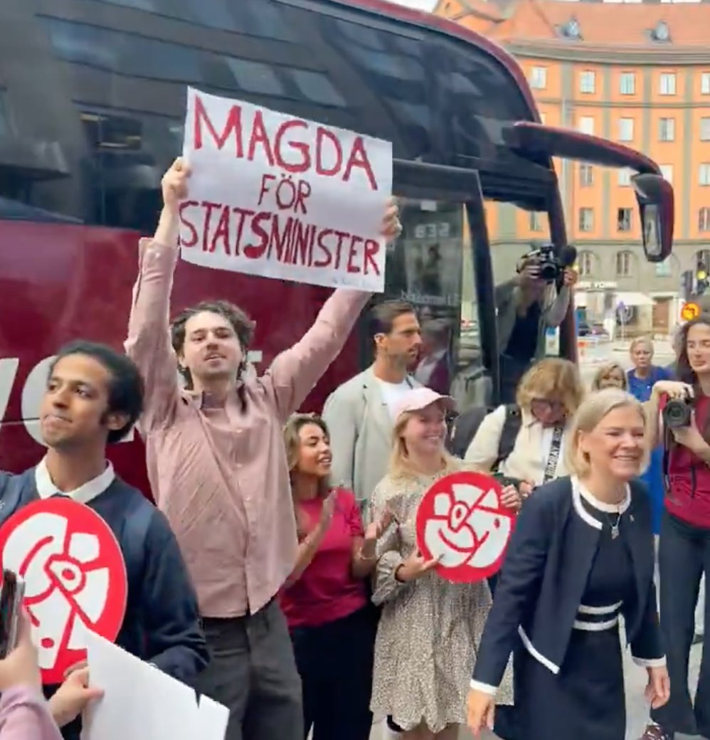 fyra__kronor's tweet photo. stör mig på anglicismen "för statsminister" https://t.co/RyBg1U59XD