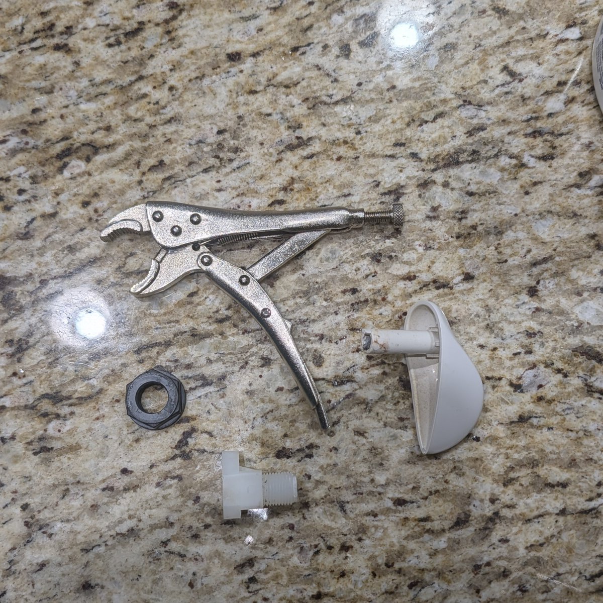 hiamond_'s tweet photo. Rigged this toilet so it’s somewhat flushable, but guess I’ll be fixin’ the tank lever after my shift today. I’d rather not spend the money, but at least doing it myself keeps a few extra bucks in my pocket instead of paying someone else! https://t.co/wRVG7nv2pd