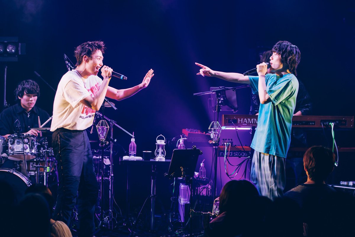 realsoundjp's tweet photo. ＼大橋ちっぽけ ライブ写真到着🎸／

📸ライブ写真一覧はこちら（全16枚）
https://t.co/0aIz9p58bQ

閉じ込めた感情の解放、向き合った“真の自分”――
WATWING・八村倫太郎も登場！
ワンマンツアー『#aritei』に見た覚悟

@chippokeuta @chippoke_staff @Rintaro_watwing https://t.co/VzTvTre1sx
