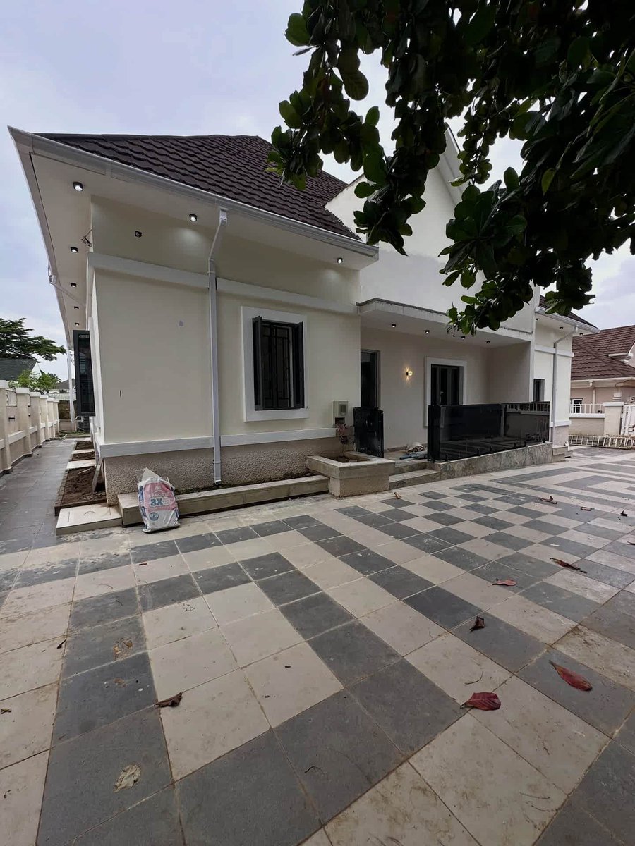 ipropty's tweet photo. Experience comfortable family living and exceptional investment value with this brand-new 4-bedroom fully detached bungalow, located in the highly sought-after and family-friendly Sunnyvale Estate, Abuja. 

T

 https://t.co/j8hIfAHdfq https://t.co/DDdAldQxqb