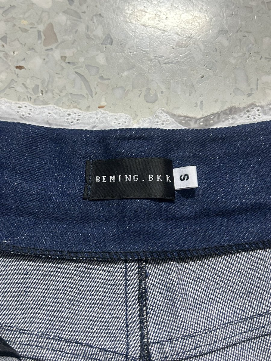 impt2804's tweet photo. พร้อมส่ง
beming.bkk
กระโปรงยาวผ่าหน้า ขอบลูกไม้
ผ้ายีนส์ ไม่ยืด ใหม่มาก ยับเฉยๆ รีดก่อนส่ง
S เอว 24-25 สะโพก 34-35 ความยาว 29.5
เคยใส่ครั้งเดียว ซักแล้ว สีไม่ซีด
💙 80 รวมส่ง
#ส่งต่อเสื้อผ้า #cintageshop #stylistshop #atipashop #duex #promthong #vgh #sistersfabric #bemingbkk https://t.co/T8QfFKYLy5