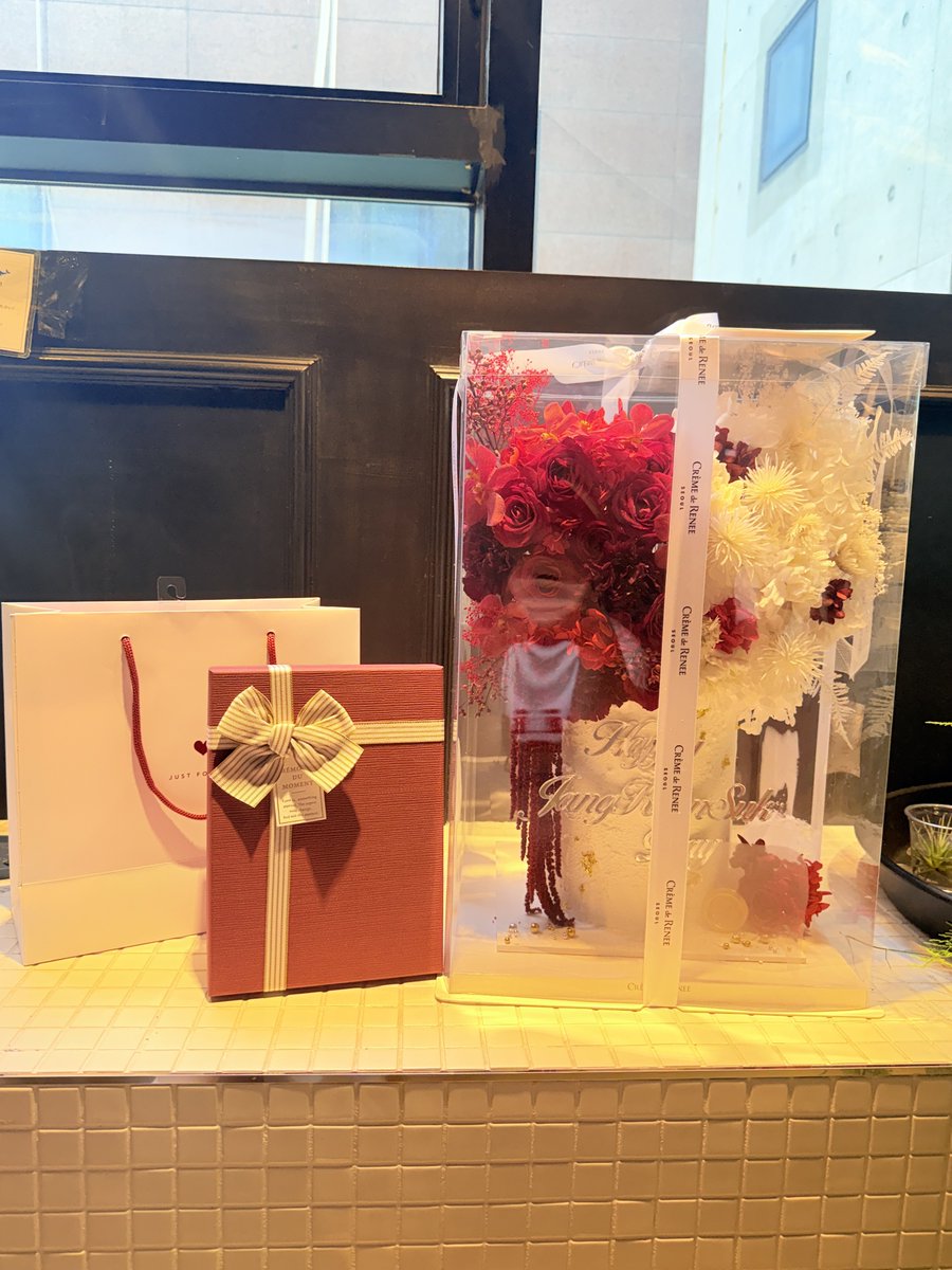 crij0804's tweet photo. [🎂Happy AP's Day🎉]

안녕하세요.

배우님의 생일을 맞아 준비한 케이크와 메시지 카드가 배우님께 전달 완료되었음을 안내드립니다.

함께 마음을 모아 주신 모든 분들께 진심으로 감사드리며, 여러분의 따뜻한 축하와 응원이 배우님께 잘 전해졌기를 바랍니다.

감사합니다. https://t.co/WEcnl76zQS