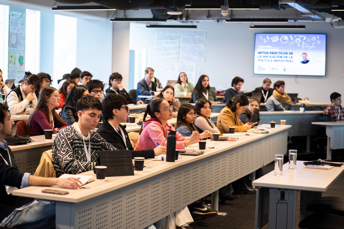 DevEconNetwork's tweet photo. 🎉We’ve wrapped up another chapter of IDEAS Latin American & Caribbean School on Advanced Topics in Political Economy. Last week, we were in Santiago, Chile, where Chilean former Minister of Economy @nico_grau, shared his experience of implementing industrial policies w/ 52 students from Chile🇨🇱, Bolivia🇧🇴 & Peru🇵🇪.

During the event, various topics relevant to Latin America & Caribbean were examined, including development theories, macroeconomics, ecological economics, & feminist political economy. Thanks🙏 to all who contributed to the event's success & to our partner, @ieiuchile at @uchile.