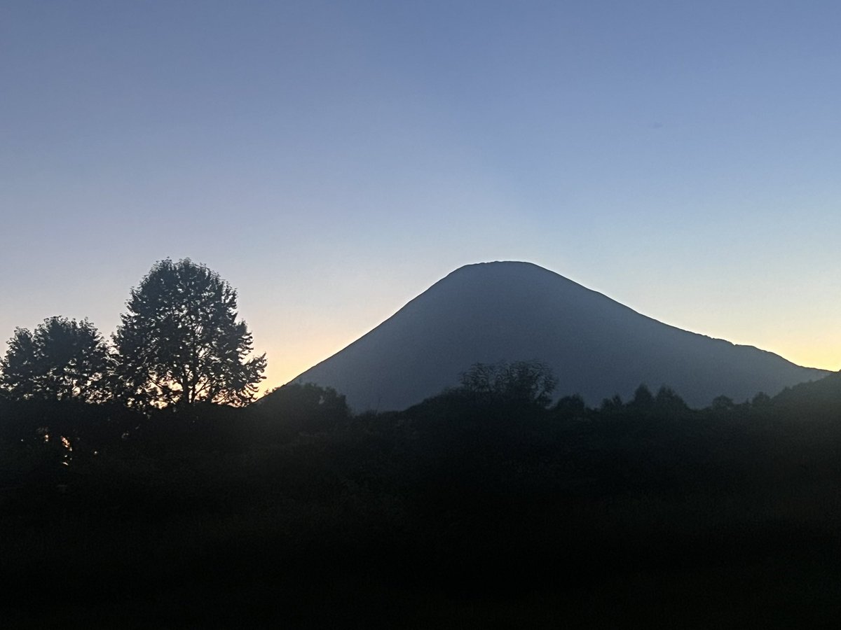 matavvv's tweet photo. 帰って来ちゃったんだよなー
遠征終わるといつも思うんだけど、家には帰りたくないなー
帰って来たってことは、明日から仕事だし最悪だなー https://t.co/tSXQS3mPp3