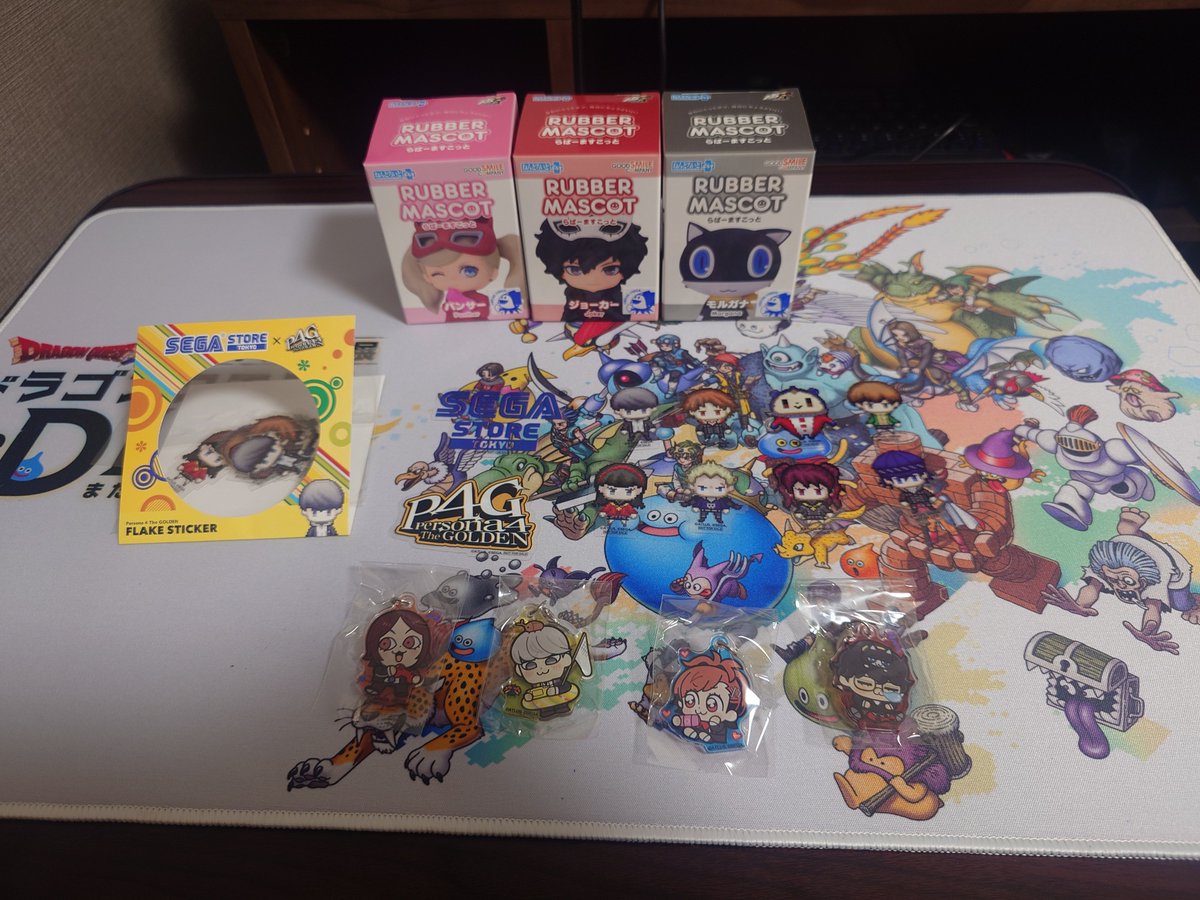 superkid0093's tweet photo. セガストアでペルソナグッズ買ってきたのでペルソナコーナー出来ました😁 https://t.co/ZRIPsfK3MW