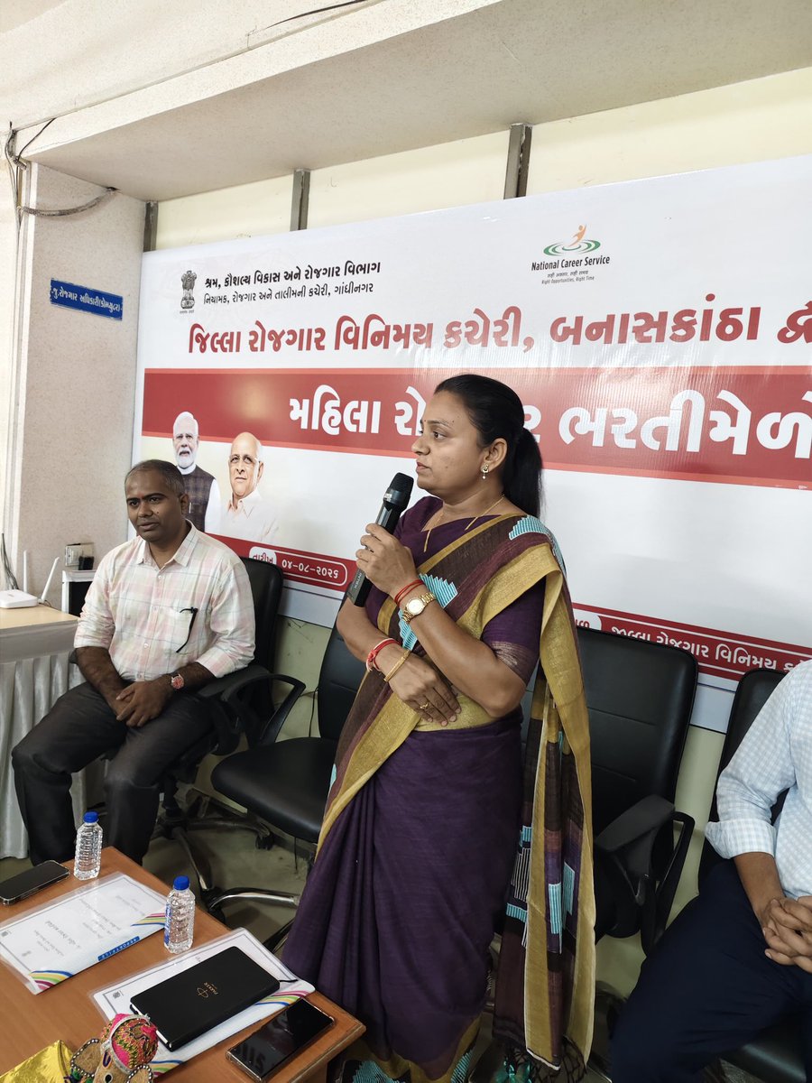 EBanaskantha's tweet photo. નારીવંદન કાર્યક્રમ અંતર્ગત મહિલા ભરતી મેળો યોજાયો.6 કંપનીઓએ ભાગ લઈ હાજર 248 ઉમેદવારો માંથી 108 મહિલાઓની નોકરી માટે પસદંગી કરાઈ
@CMOGuj @CollectorBK @KucukkayaIsmail @infobanaskantha https://t.co/CuXEBjyoQV