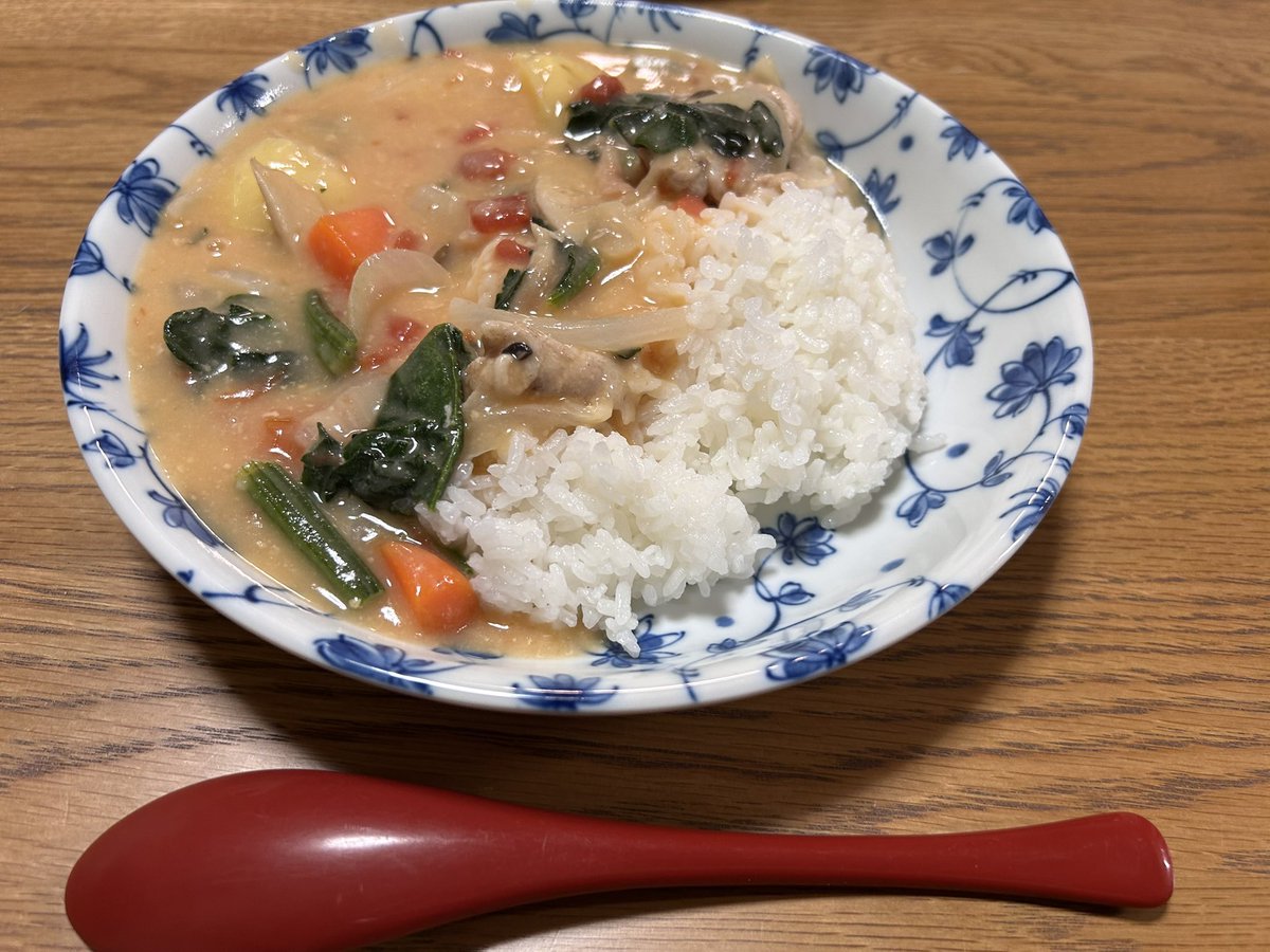 hfx7a's tweet photo. こんばんは⭐️🌙
晩御飯に
トマトクリームシチュー作ったよ
お野菜たっぷり
すごく美味しくできました💯🌻😊 https://t.co/vd2X9xV0mB