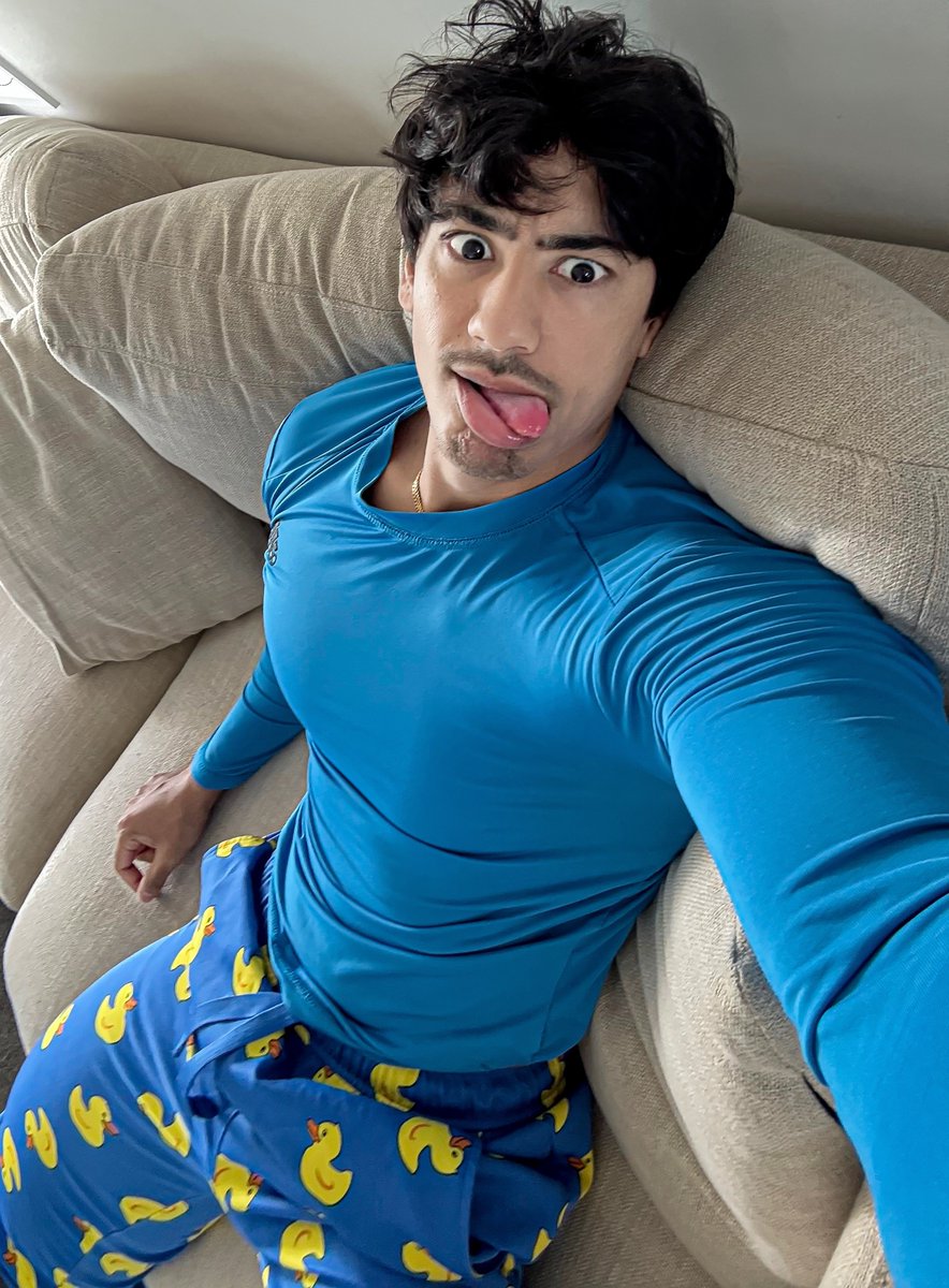 brownboyfitnz's tweet photo. Just Chillin hby ? https://t.co/iKckXZPx4K