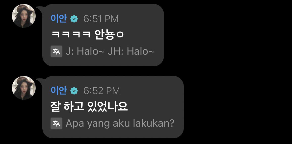 clover_h2h's tweet photo. #Carmen menyanyikan sedikit lagu Chinese yang ia ketahui. ☺️

1. Lagu Ice Cream (Mixue) 😭
2. Tian mi mi.

Btw, adek Ian juga mampir di live weverse unnienya. 🫶

#Hearts2Hearts #H2H https://t.co/JObHfo4YZT