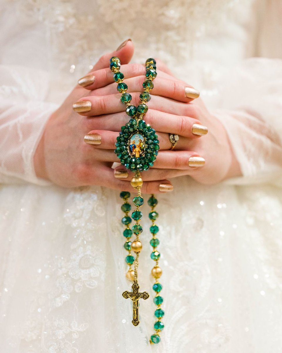 SanctificaApp's tweet photo. St. Dominic- Was a Castilian religious priest and the founder of the Order of Preachers (Dominicans). He is the patron saint of astronomers and natural scientists, and he and the Dominicans are traditionally credited with spreading and popularizing the rosary. 

Do you have a favorite Rosary? One handed down through generations? Tell us about it!

Full story on the app
#sanctifica #rosary #stdominic #catholic
@latinmassphotographer