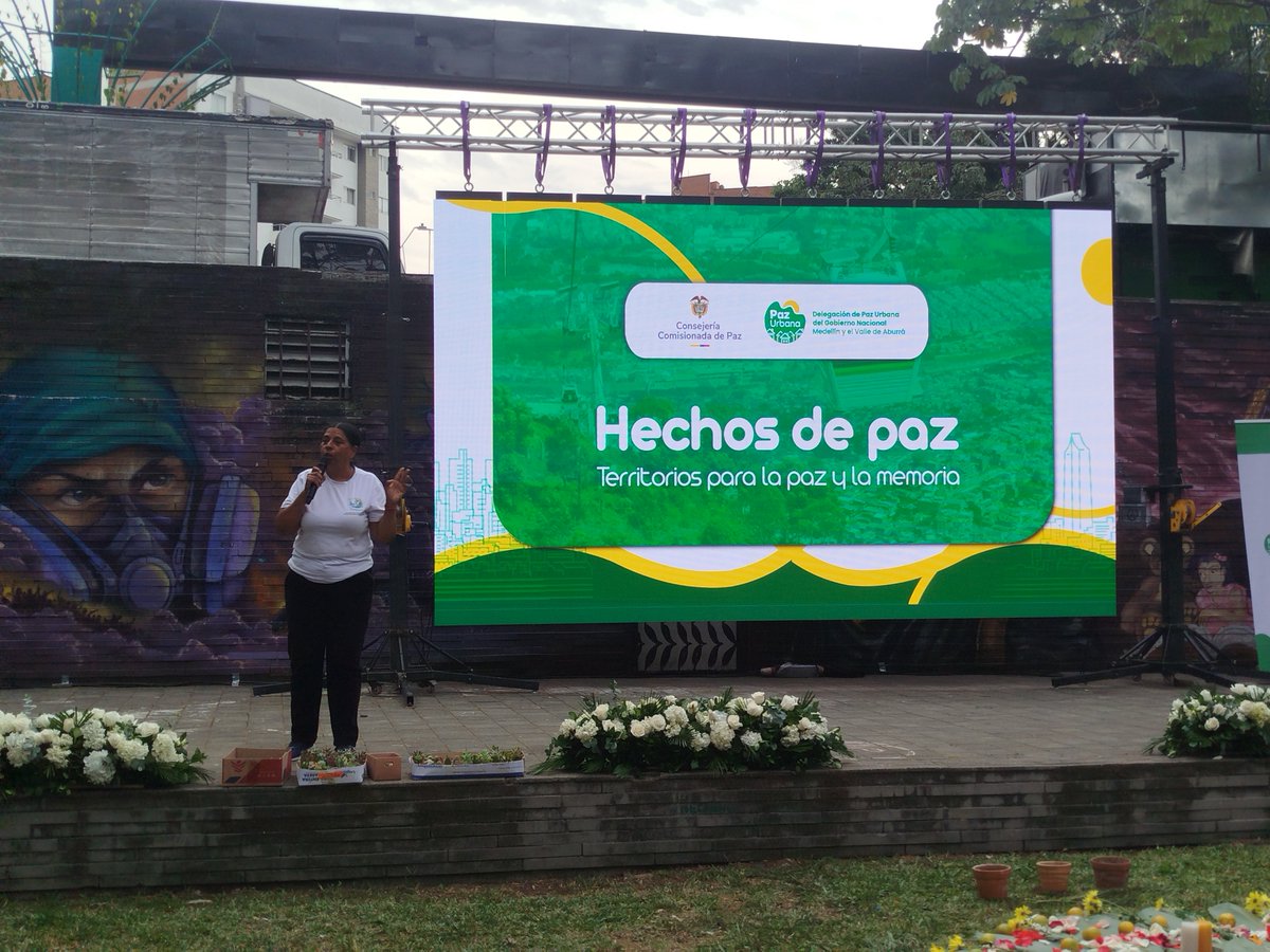 DiegoHD42501510's tweet photo. El camino de la paz tiene sentido: Salvar vidas. Cuidar la vida de las personas. Que la vida cotidiana se viva sin miedo. Y que el lugar de la conversación permita vivirla.
Días de balance: 2 procesos han mostrado hechos: El EDSJ de Itagüí y Mesa gobierno - CNEB en el Sur! https://t.co/TZDt2RnypD