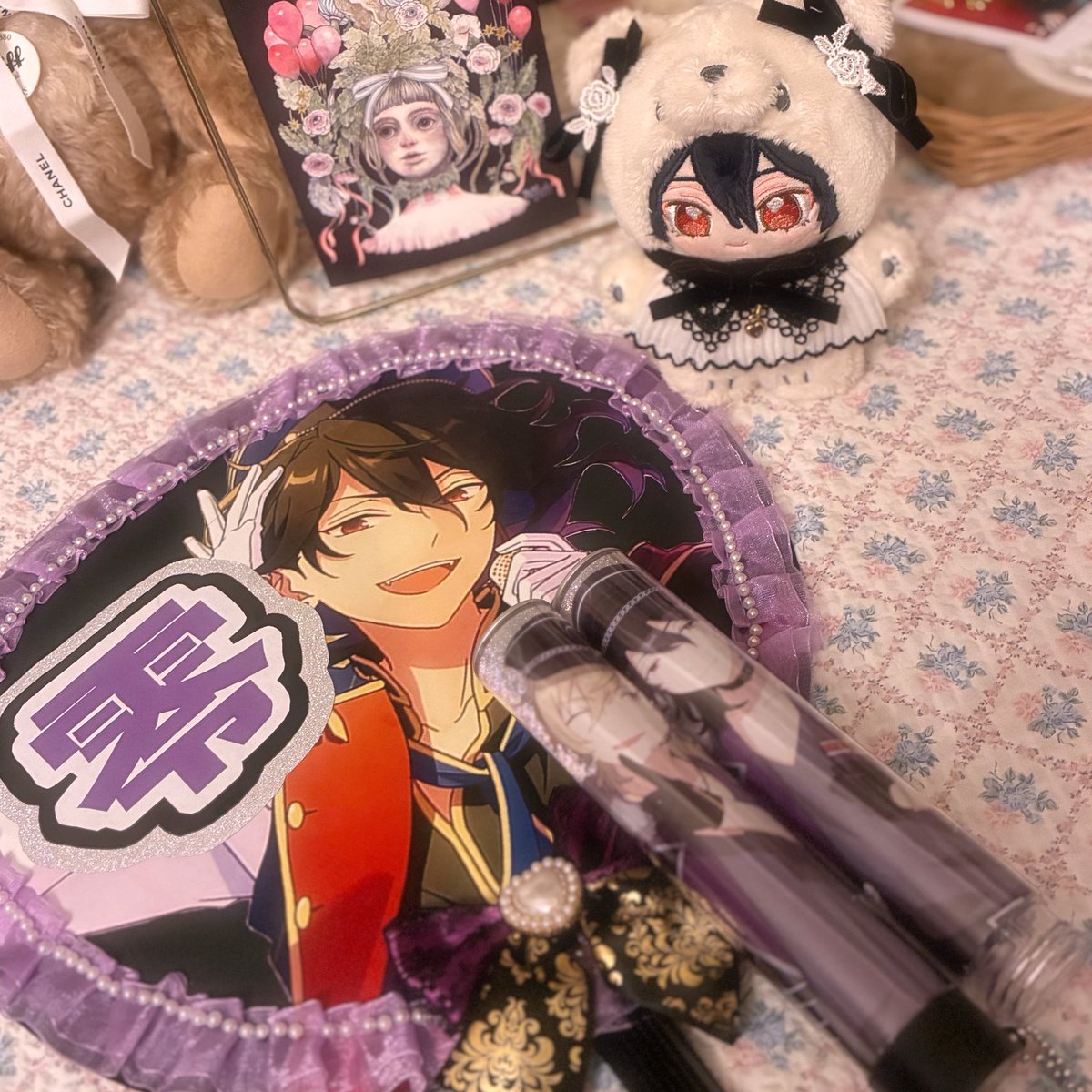 osashimi_chan's tweet photo. なんかはるかむかしに作ったうちわでてきたからこれでいいかなぁれいちゃん…
二枚看板のチューブもあったよ https://t.co/X6Yewqg3LK