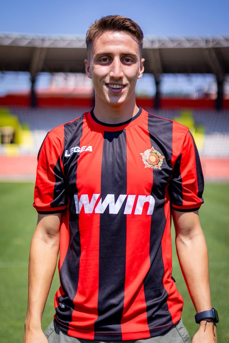 PjevaTz's tweet photo. Dobrodošao kući, Kape! ❤️🖤 https://t.co/nsUz5UdbzQ
