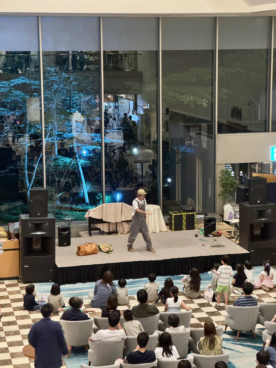 epinard_nasu's tweet photo. 夏休みイベントの夜のステージショーは、
8月1日から「コモドクラッチ」のお二人に😊当ホテルの夏休みではすっかりお馴染みの「CHIKI」さんと、音楽パフォーマー「ミコアポコ」さんのユニットです🎷チェックインのお時間はミコアポコさんによるバルーンプレゼントも実施中🎈ぜひお楽しみくださいませ😄 https://t.co/rajkrzQxnz